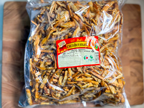 Нитка ЖАРЕНАЯ "Чеснок с зеленью" Oktobersnack 1 кг (сырный продукт) в Сочи