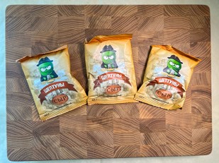 Мучные полоски КРАСНЫЕ со вкусом пряной говядины 76 гр: Горох жареный со вкусом СЫРА 