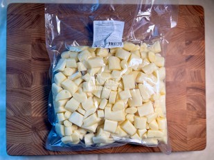 Ресторанные гренки с красной икрой: Сырный продукт ФЕРМЕРСКИЙ бочонок белый