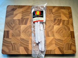 Мясные снеки: Колбаски сыровяленые Mini Fuet 