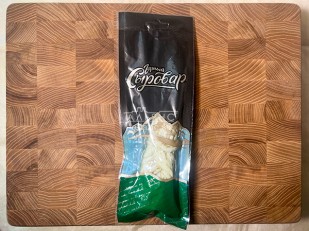 Арахис в глазури: Сыр 100 гр ГОРНЫЙ СЫРОВАР (Косичка с укропом и чесноком)