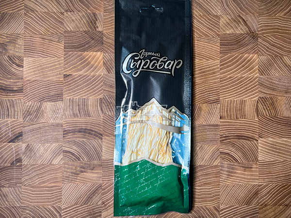 Сыр 60 гр ГОРНЫЙ СЫРОВАР (Паутинка копчёная) в Сочи